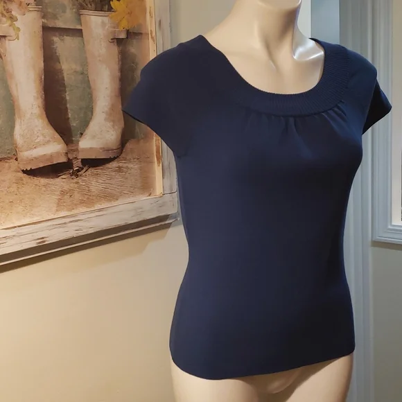 LOFT Sweater - Picture 2 of 11